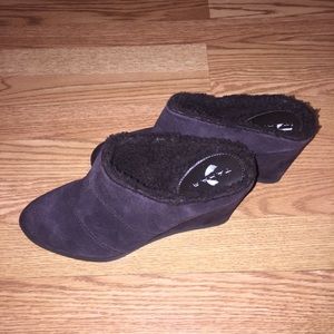 TAHARI Chocolate Brown Burnished Suede Mule Sz. 10